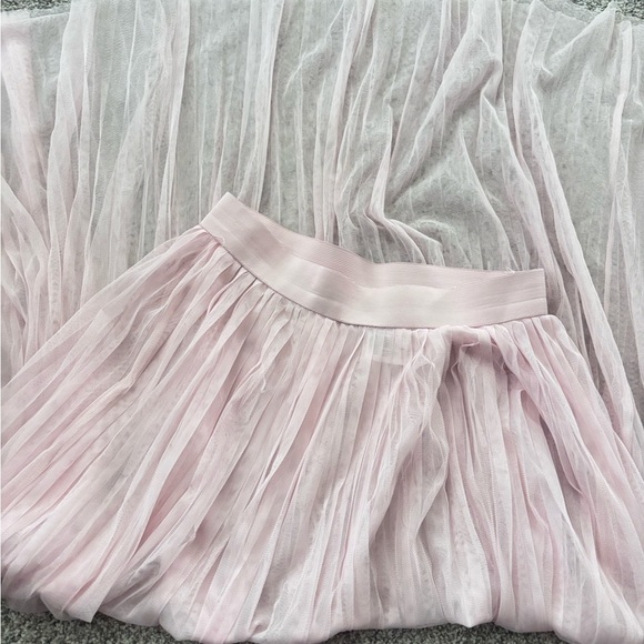 H&M Dresses & Skirts - Coachella Elegant Pink Thule Pleated Skirt